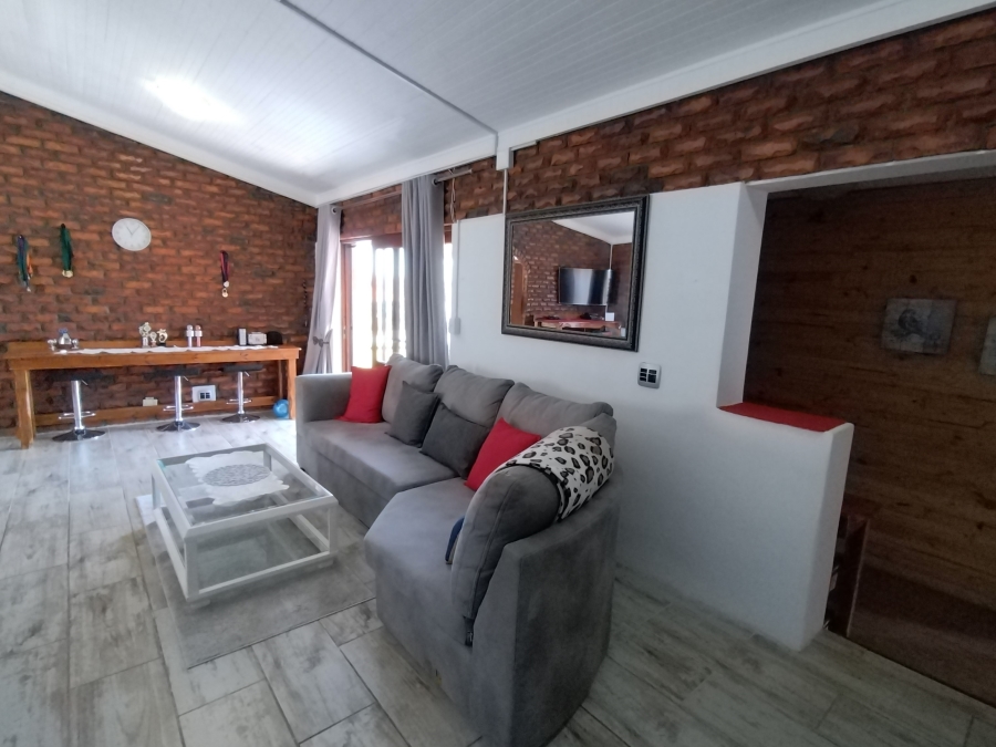 5 Bedroom Property for Sale in Wavecrest Eastern Cape